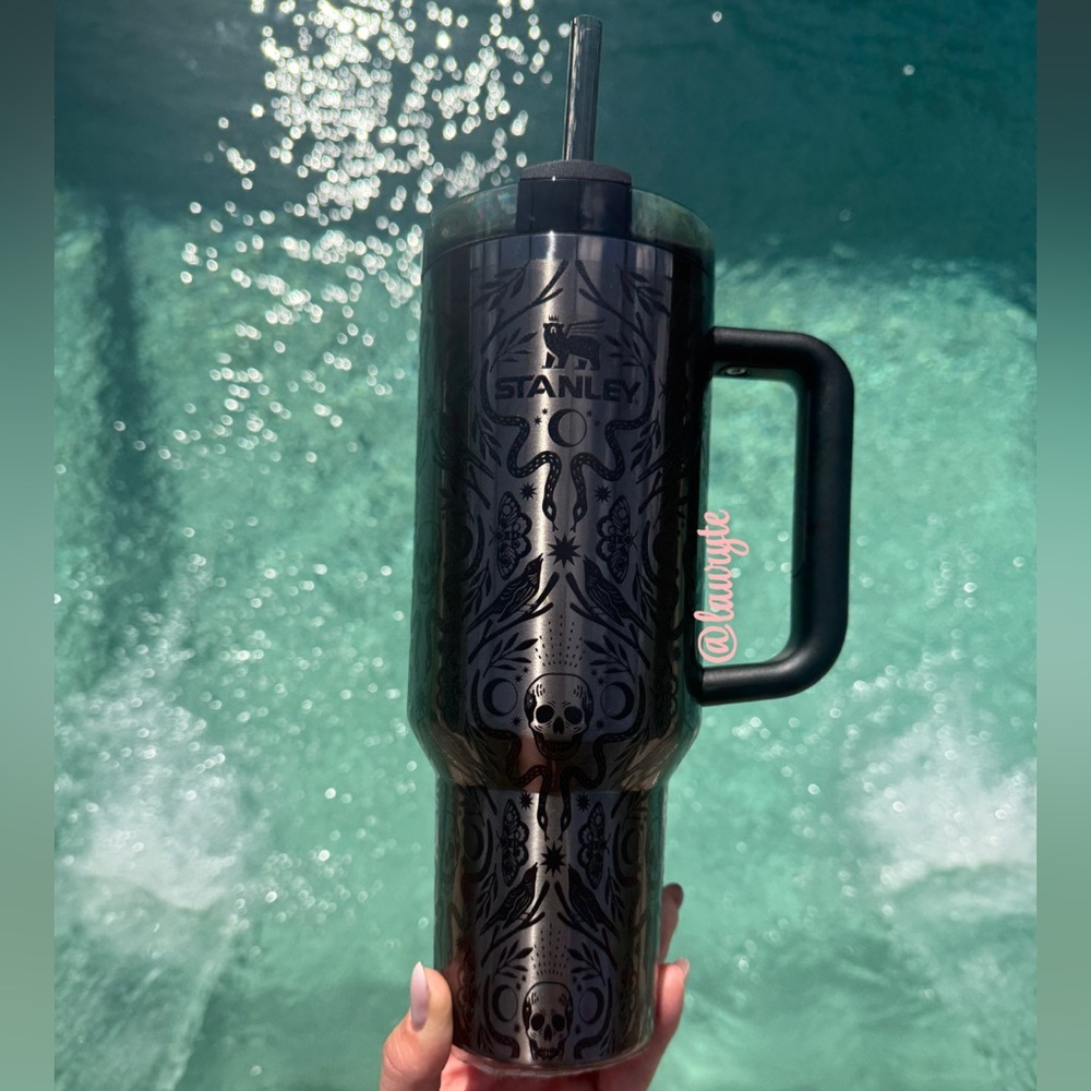 Stanley 💀 Halloween Icon Deadly Damask Quencher H2.0 Flowstate Stainless Tumbler